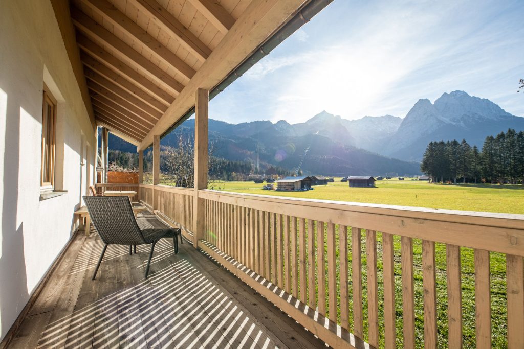 Balkon mit Aussicht in Ferienwohnung in Garmisch-Partenkirchen