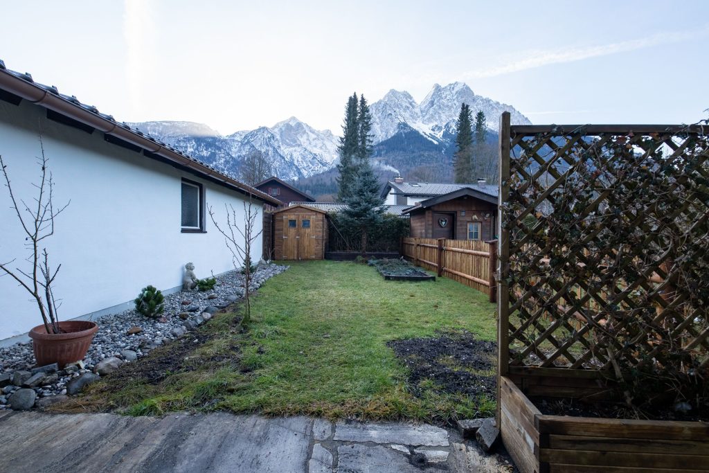 Kleiner Garten an Ferienwohnung in Garmisch-Partenkirchen