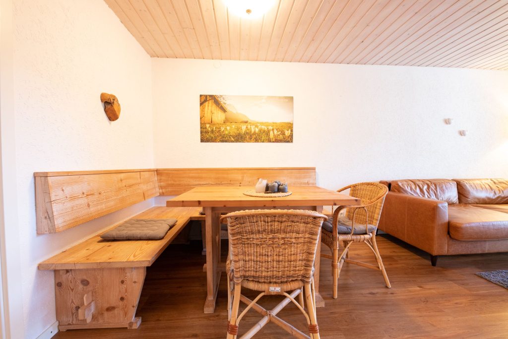 Essbereich in Holz Stil in Ferienwohnung in Garmisch-Partenkirchen