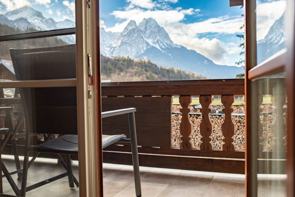 Tür zum Balkon in Ferienwohnung in Garmisch-Partenkirchen