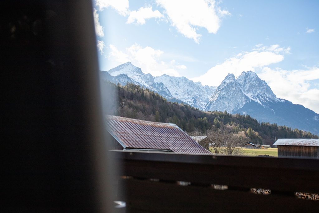 Sicht auf die Berge in Ferienwohnung in Garmisch-Partenkirchen