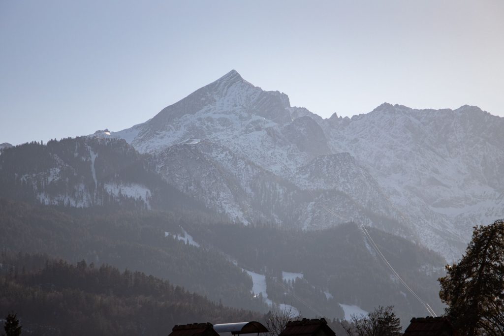 Berge mit Schnee in Ferienwohnung in Garmisch-Partenkirchen