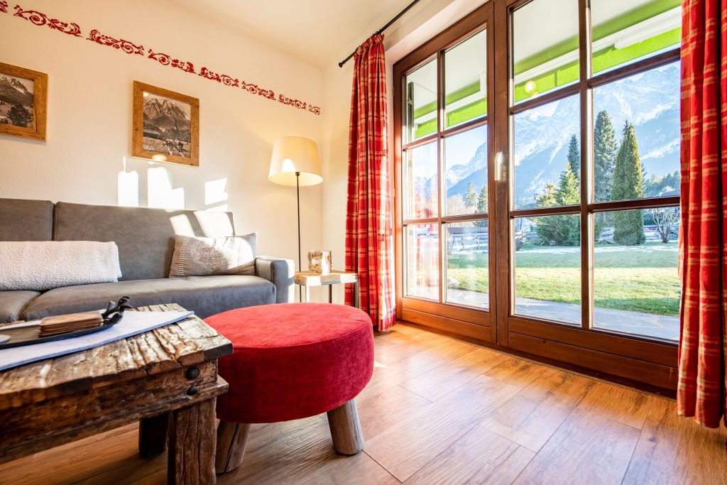 Ausblick aus dem Wohnzimmer in Ferienwohnung in Garmisch-Partenkirchen