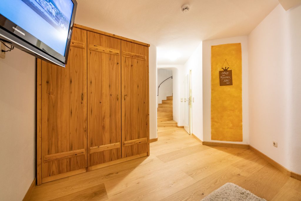 Flur mit Treppe in Ferienwohnung in Garmisch-Partenkirchen