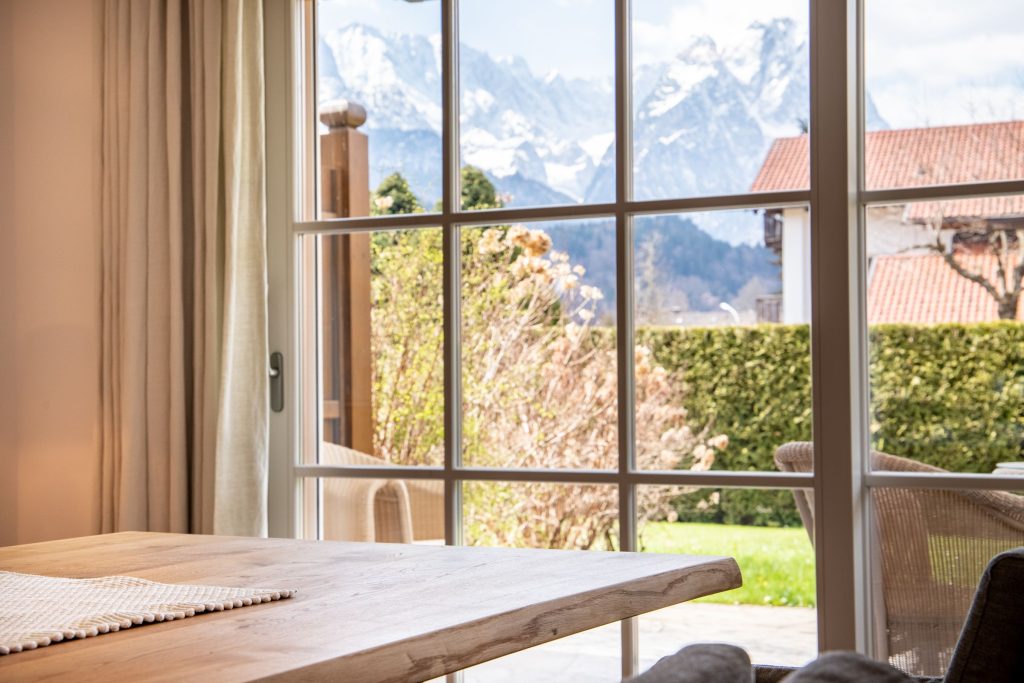 Große Fenster in Ferienwohnung in Garmisch-Partenkirchen