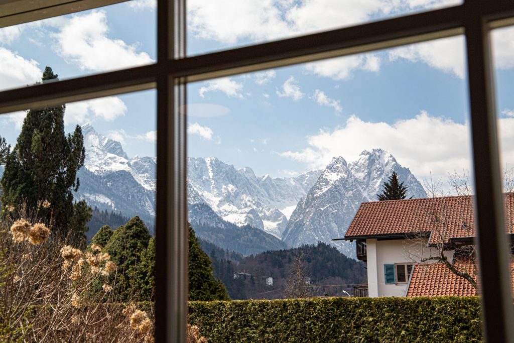 Die Berge von Garmisch-Partenkirchen und Tannen