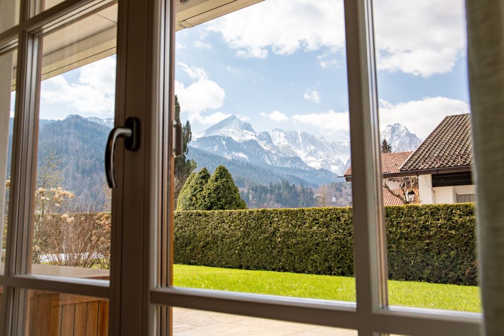 Fensterblick aus Ferienwohnung in Garmisch-Partenkirchen