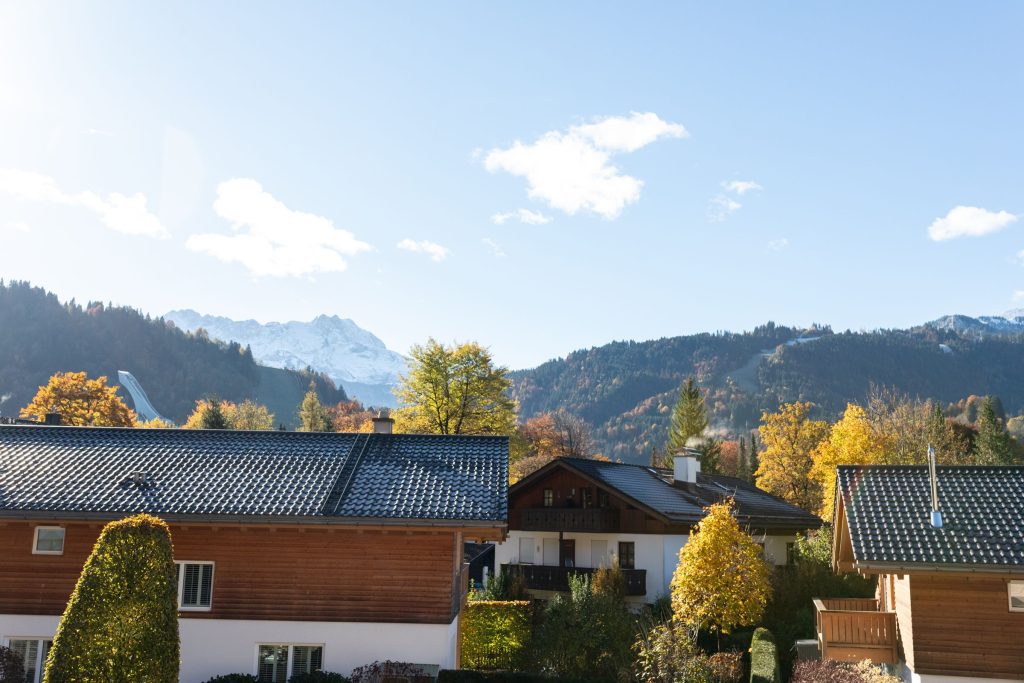 Häuser und Berge in Garmisch-Partenkirchen