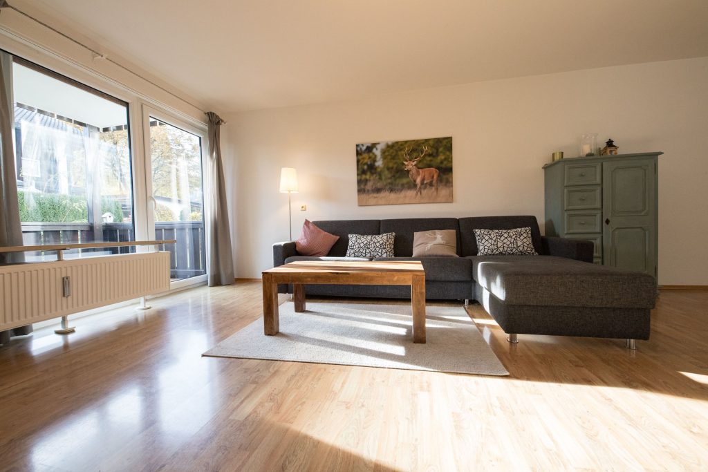 Sofa mit Ecksofa in Ferienwohnung in Garmisch-Partenkirchen