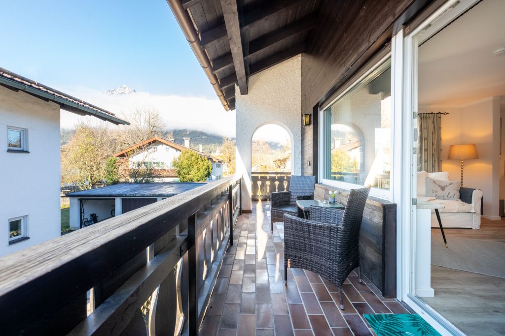 Schmaler Balkon an Ferienwohnung in Garmisch-Partenkirchen 