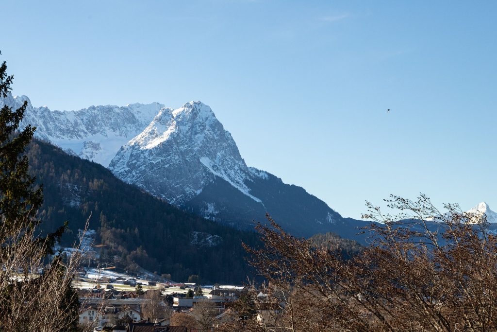 Garmisch und die Berge in Ferienwohnung in Garmisch-Partenkirchen