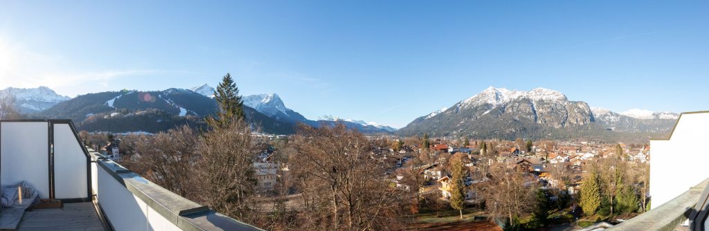 Die Berge von Garmisch-Partenkirchen aus der Ferne