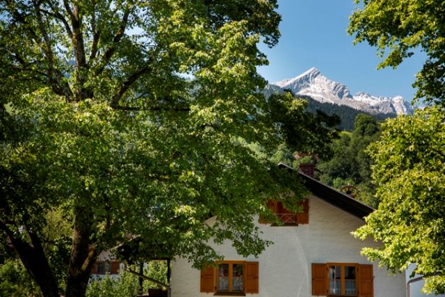 Sicht auf Berge in Ferienwohnung in Garmisch-Partenkirchen