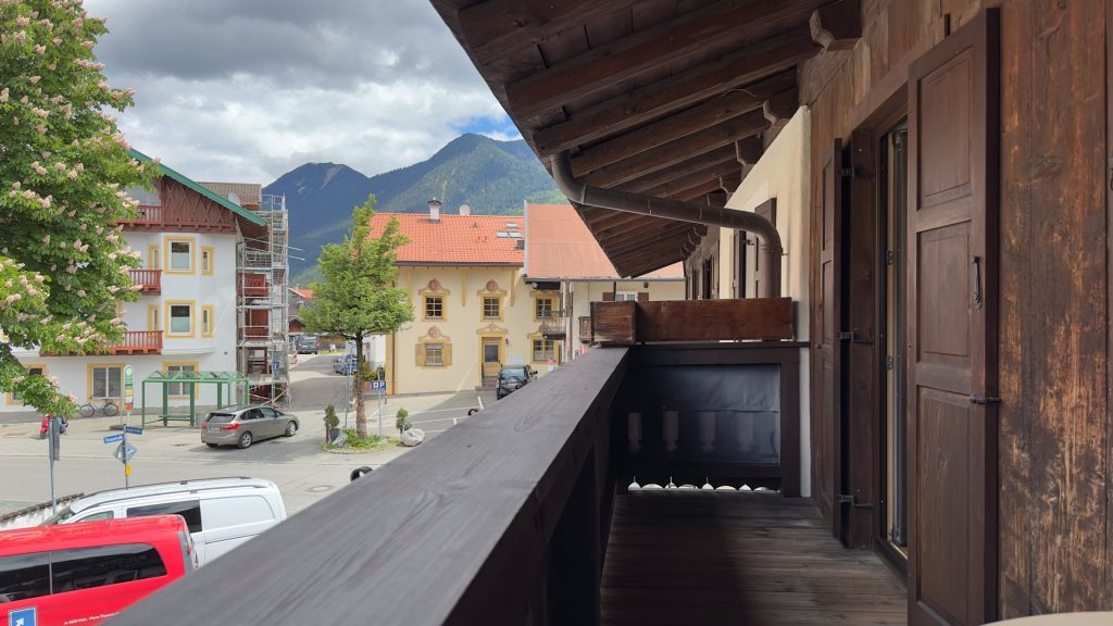 Holzbalkon an Ferienwohnung in Garmisch-Partenkirchen