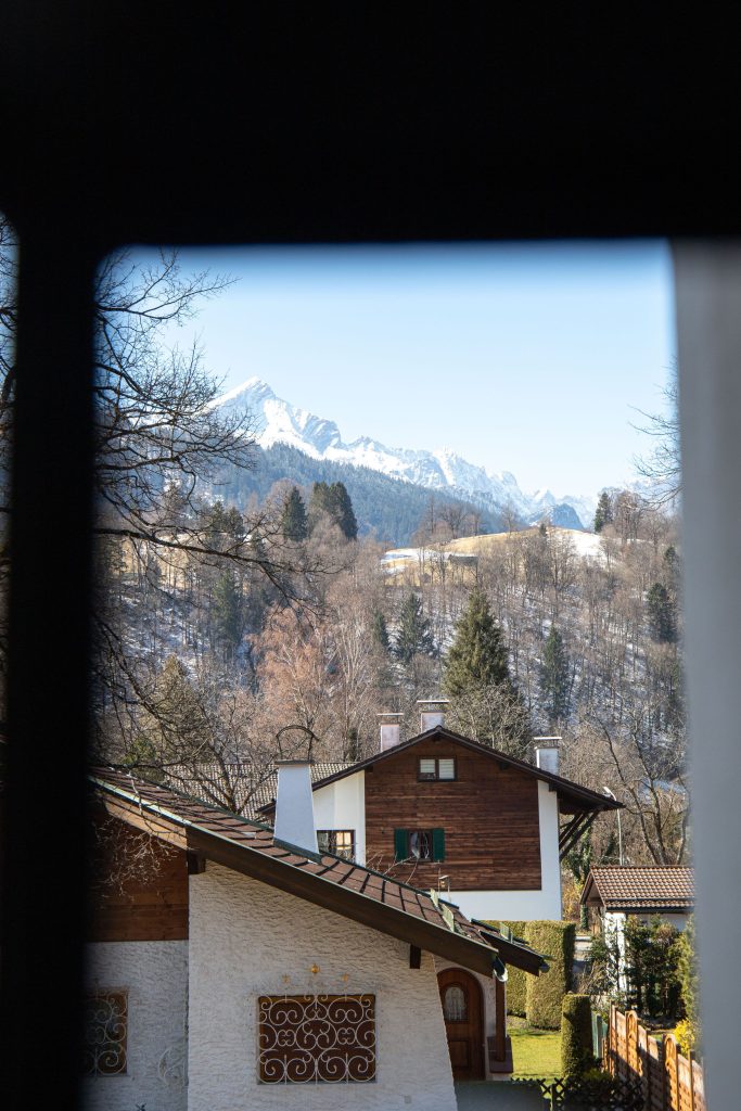 Blick auf die Alpen in Ferienwohnung in Garmisch-Partenkirchen