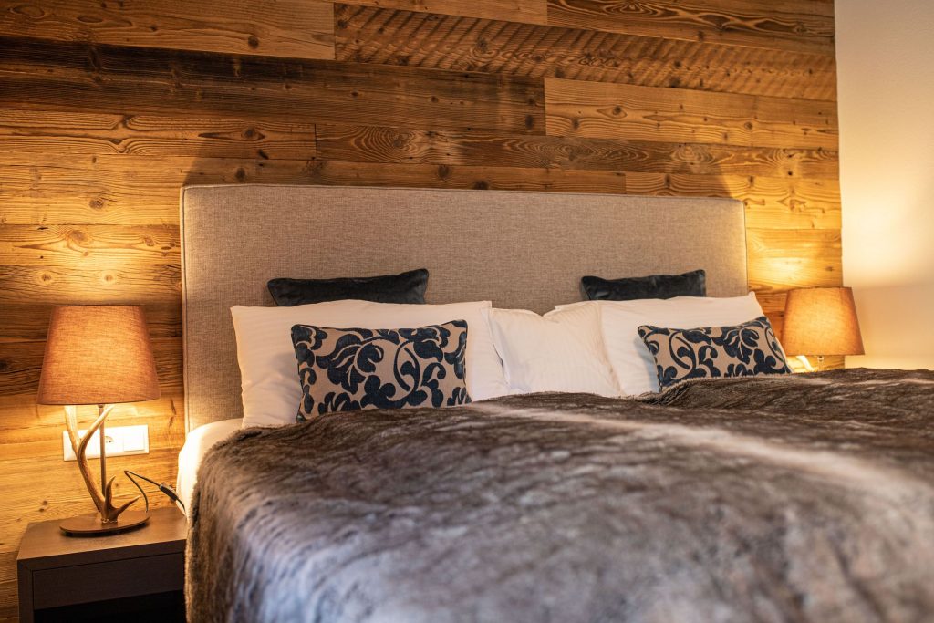 Doppelbett in Ferienwohnung in Garmisch-Partenkirchen