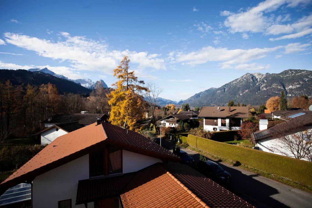 Sicht auf die Berge in Ferienwohnung in Garmisch-Partenkirchen