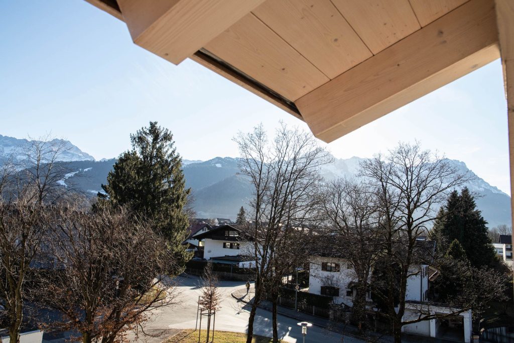 Blick auf die Alpen in Ferienwohnung in Garmisch-Partenkirchen