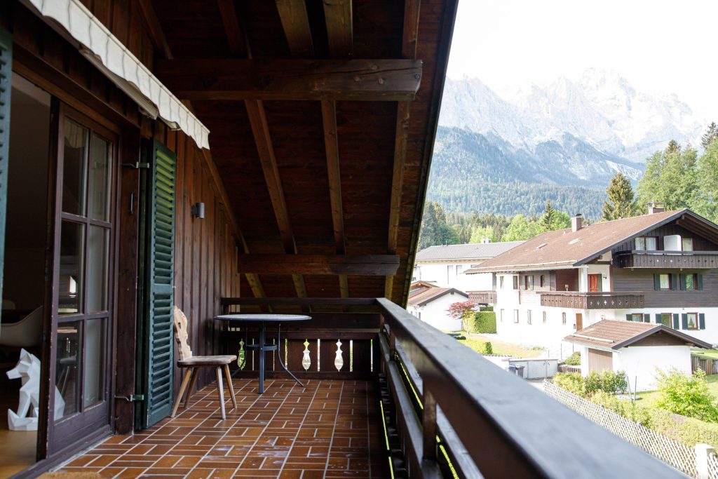 Balkon mit Sitz in Ferienwohnung in Garmisch-Partenkirchen