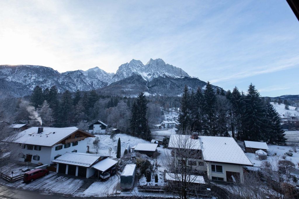 Blick aus die Berge in Ferienwohnung in Garmisch-Partenkirchen