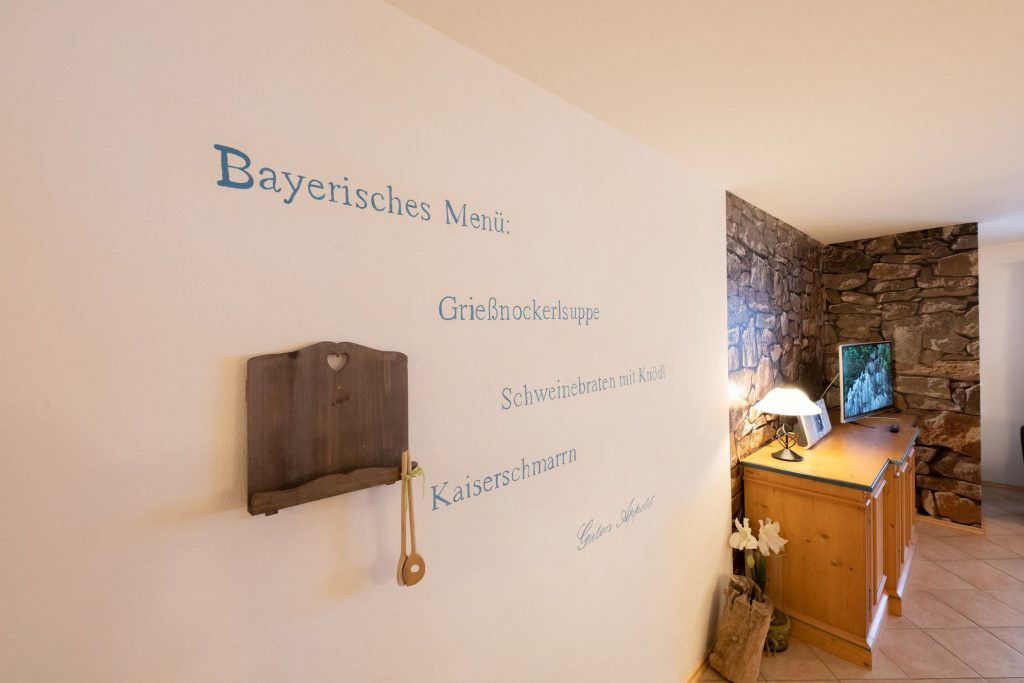 Wandschrift in Ferienwohnung in Garmisch-Partenkirchen