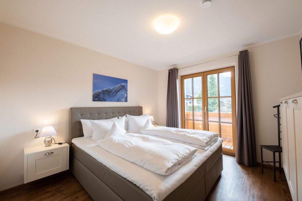 Doppelbettzimmer in Ferienwohnung in Garmisch-Partenkirchen