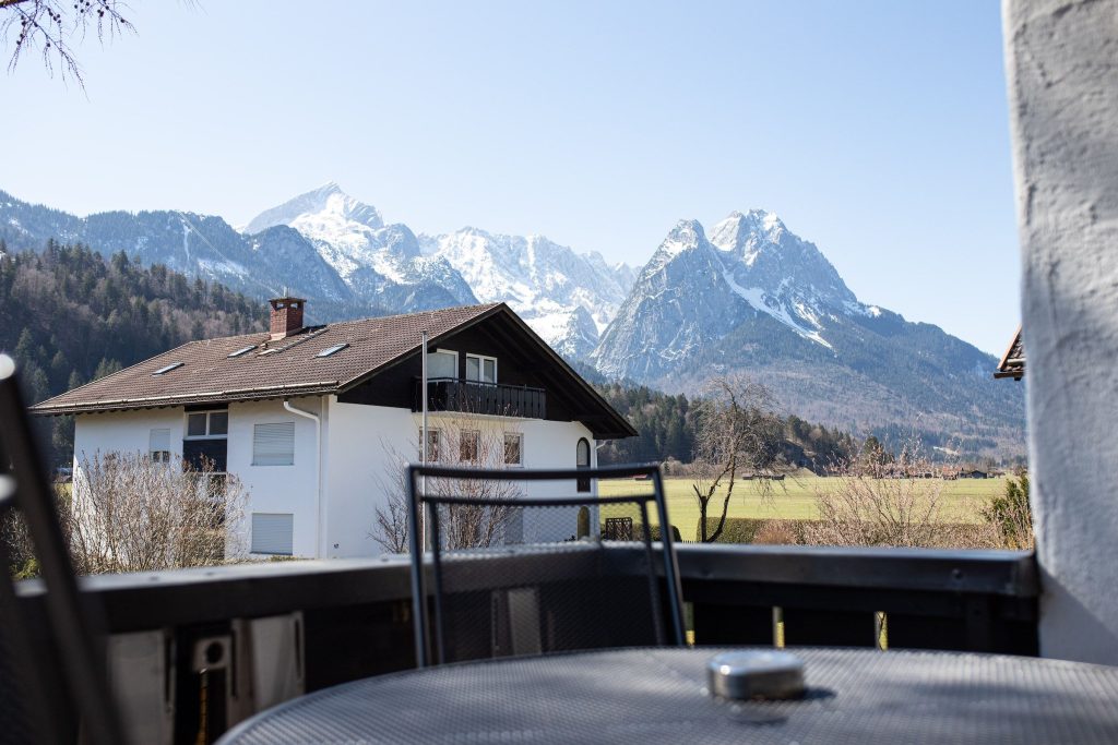 Ausblick vom Balkon in Ferienwohnung in Garmisch-Partenkirchen