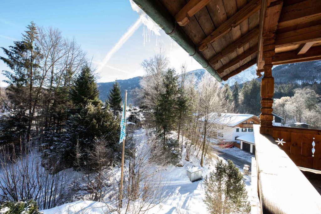 Balkon mit Ausblick in Ferienwohnung in Garmisch-Partenkirchen