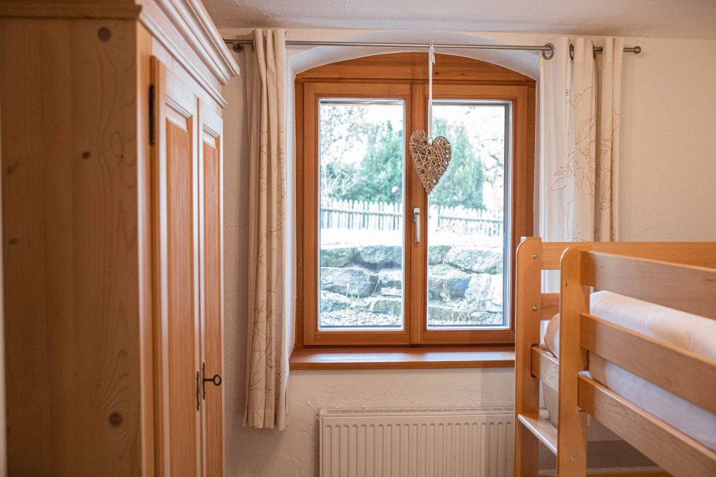 Ausblick aus dem Hochbett Zimmer in Ferienwohnung in Garmisch-Partenkirchen