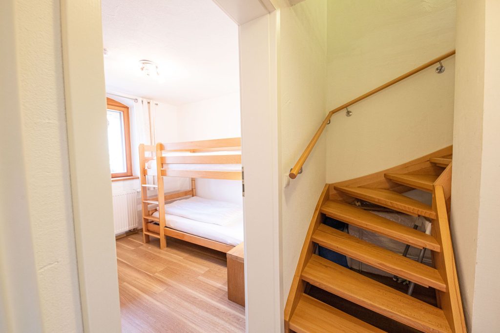 Hochbett und Treppe in Ferienwohnung in Garmisch-Partenkirchen