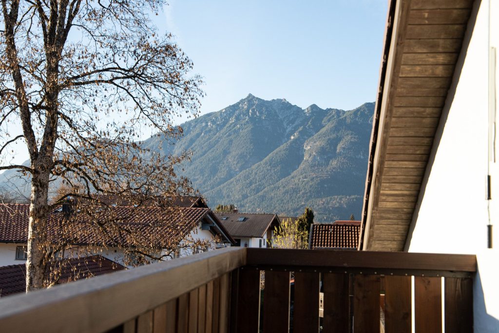 Balkon Aussicht auf Berge in Ferienwohnung in Garmisch-Partenkirchen