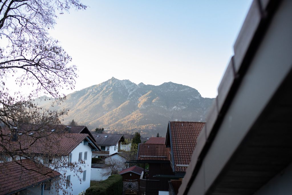 Balkon Aussicht auf Berge in Ferienwohnung in Garmisch-Partenkirchen