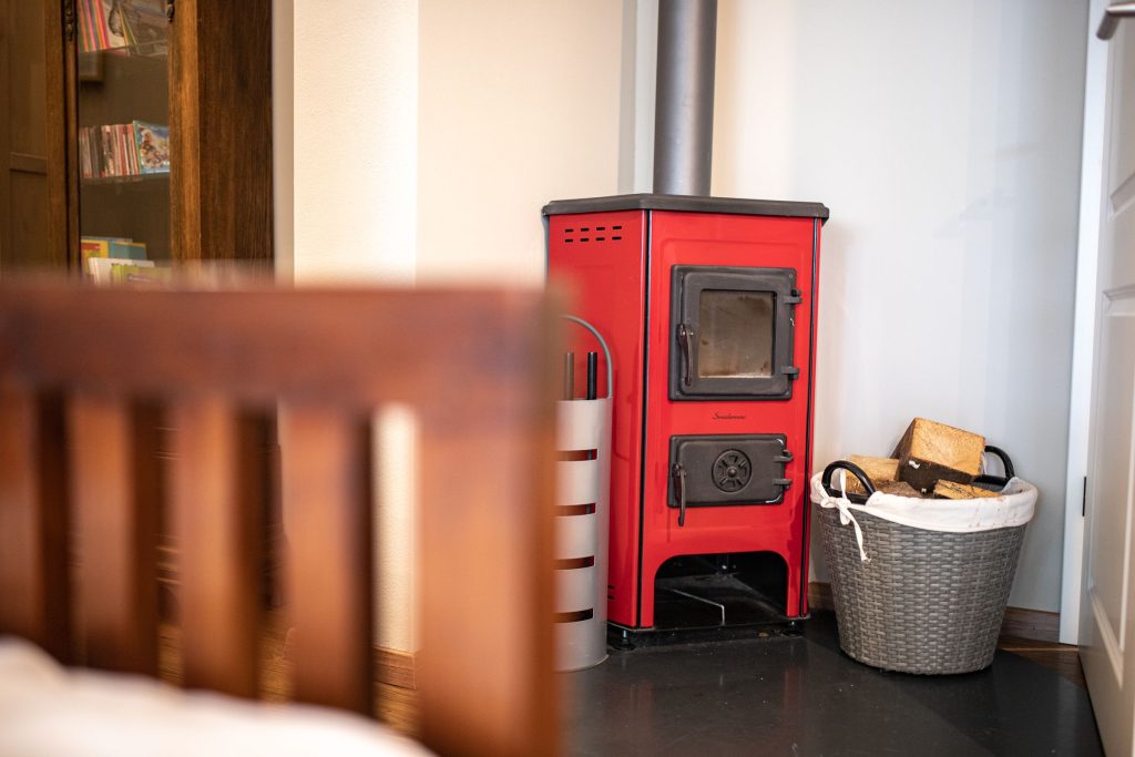 roter Kamin in Ferienwohnung in Garmisch-Partenkirchen