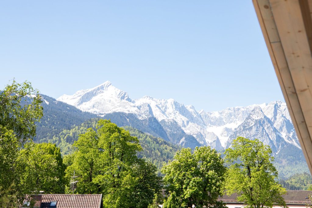 Ausblick vom Balkon  in Ferienwohnung in Garmisch-Partenkirchen