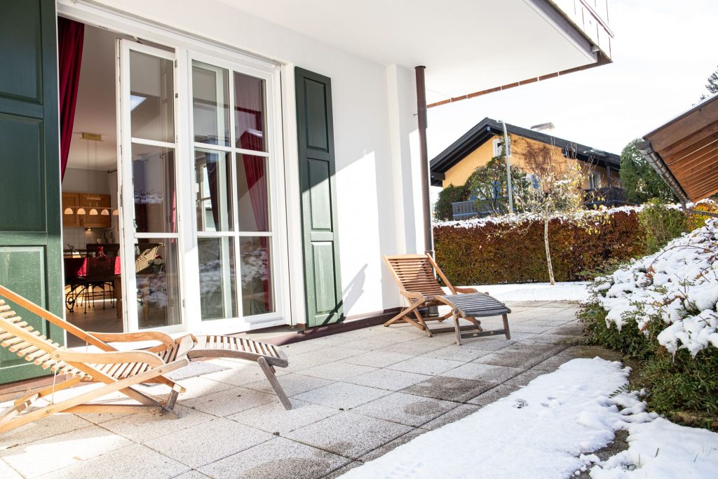 Terrasse mi Liegen in Ferienwohnung in Garmisch-Partenkirchen