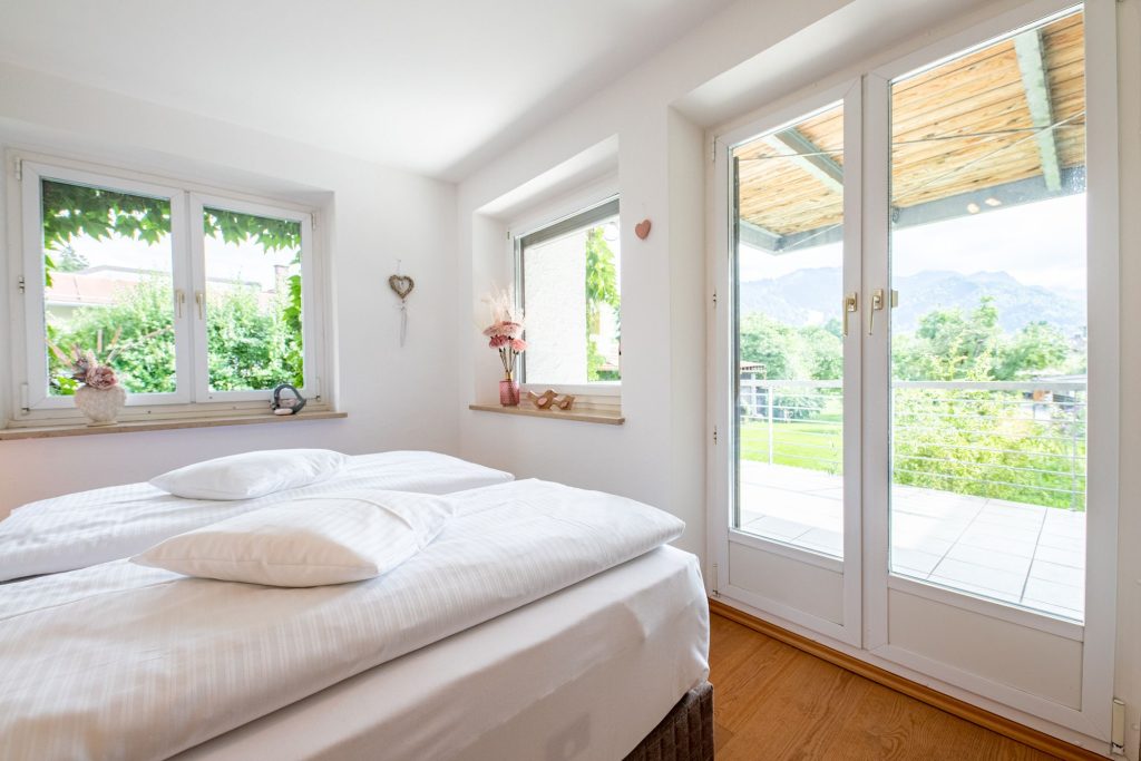 Ausblick vom Schlafzimmer aus  in Ferienwohnung in Garmisch-Partenkirchen