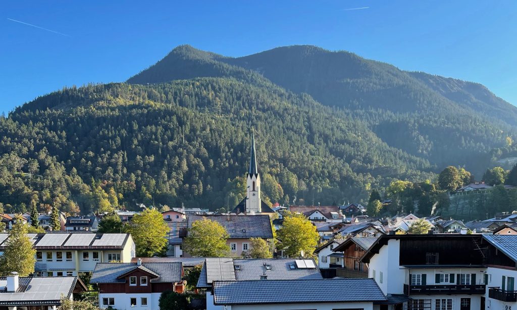 Aussicht auf die Alpen und die Natur in Ferienwohnung in Garmisch-Partenkirchen