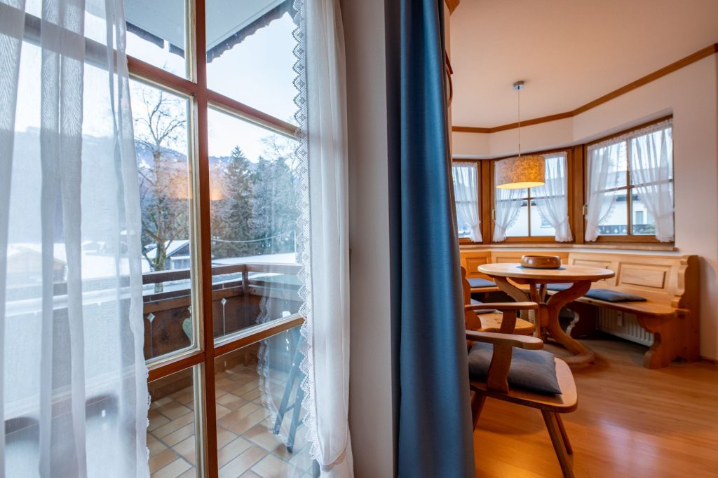 Ausblick aus dem Wohnbereich  in Ferienwohnung in Garmisch-Partenkirchen