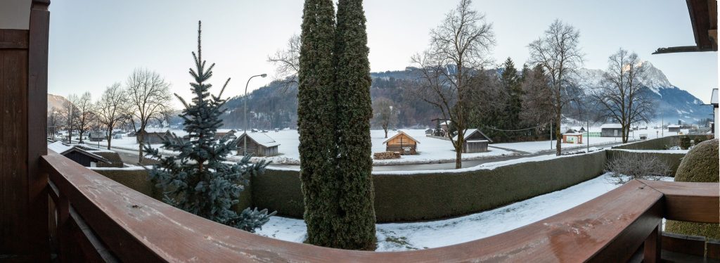 Panoramabild vom Balkon in Ferienwohnung in Garmisch-Partenkirchen