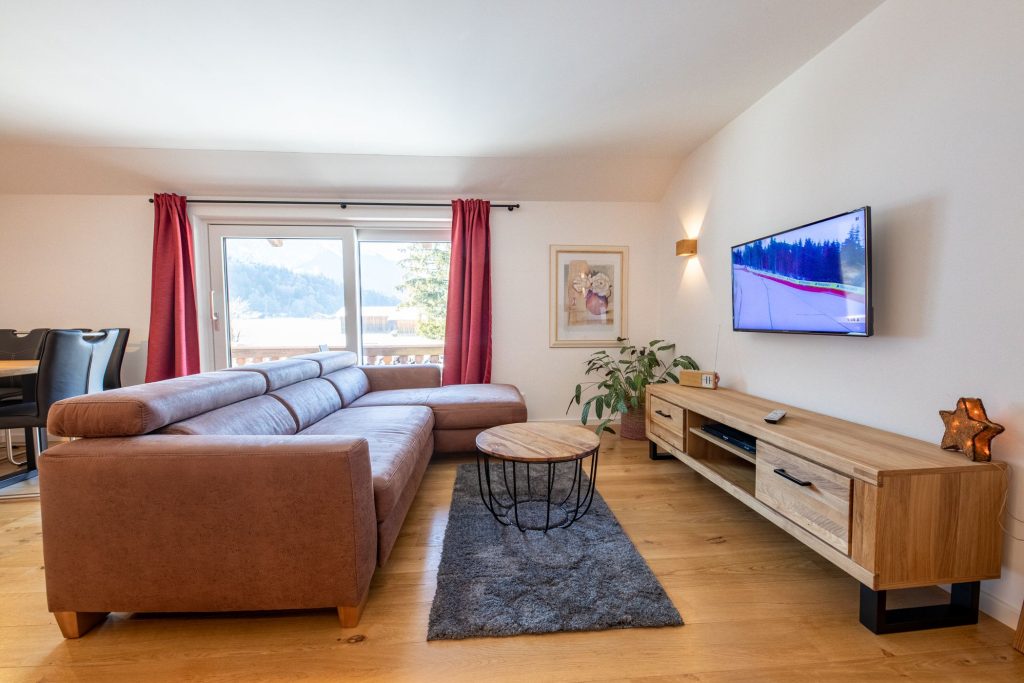 geräumig Wohnzimmer in Ferienwohnung in Garmisch-Partenkirchen