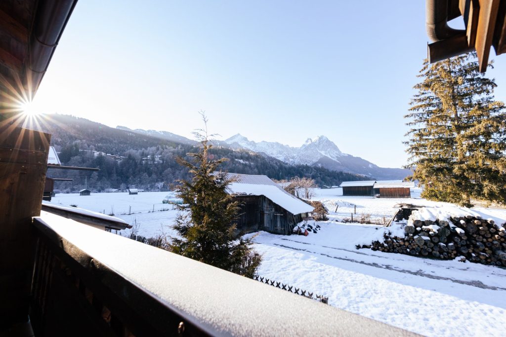 Landschaft mit Schnee in Ferienwohnung in Garmisch-Partenkirchen