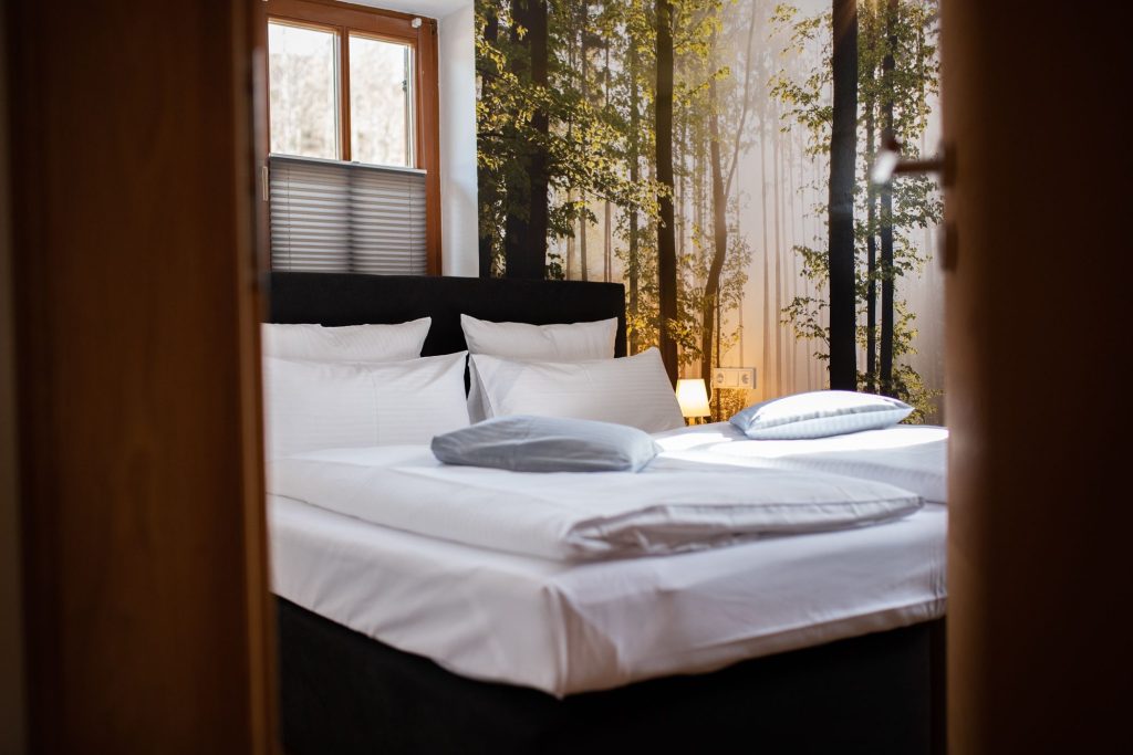 Einblick in das Schlafzimmer in Ferienwohnung in Garmisch-Partenkirchen