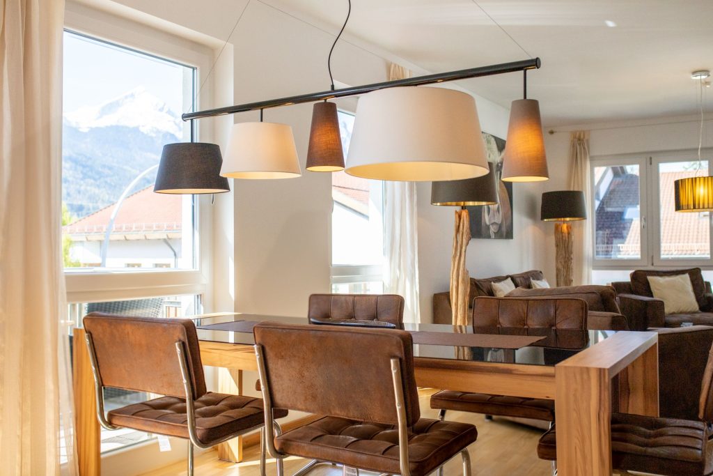 Moderne Lampen in Ferienwohnung in Garmisch-Patenkirchen