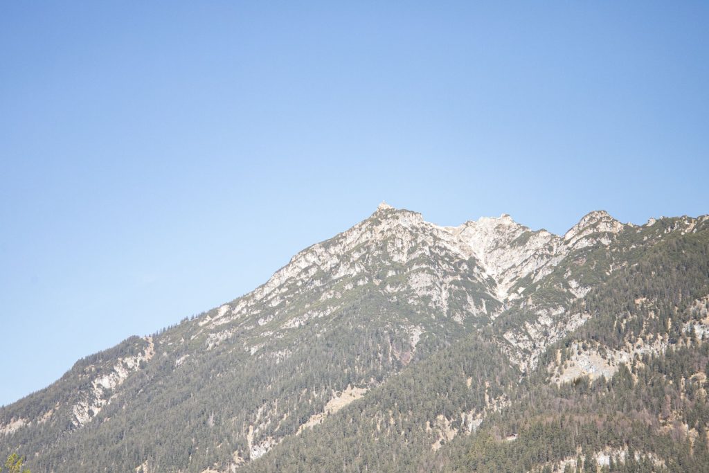 Blick auf die Zugspitze von unten von Ferienwohnung in Garmisch-Patenkirchen