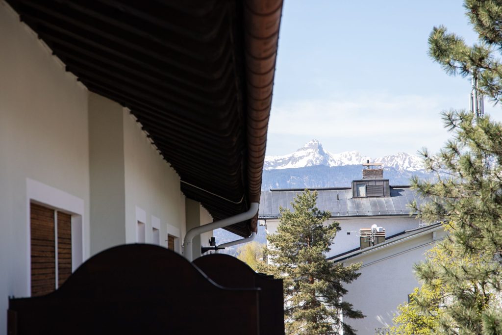 Blick vom Balkon auf die Berge von Ferienwohnung in Garmisch-Partenkirchen