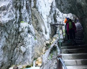 Die Höllentalklamm in Garmisch: Wasserfälle und tiefe Schluchten