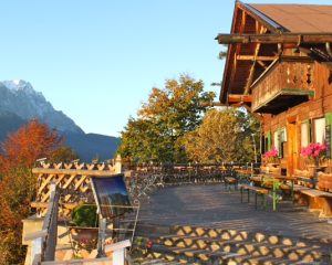 Die St. Martinshütte in den Bergen bei Garmisch